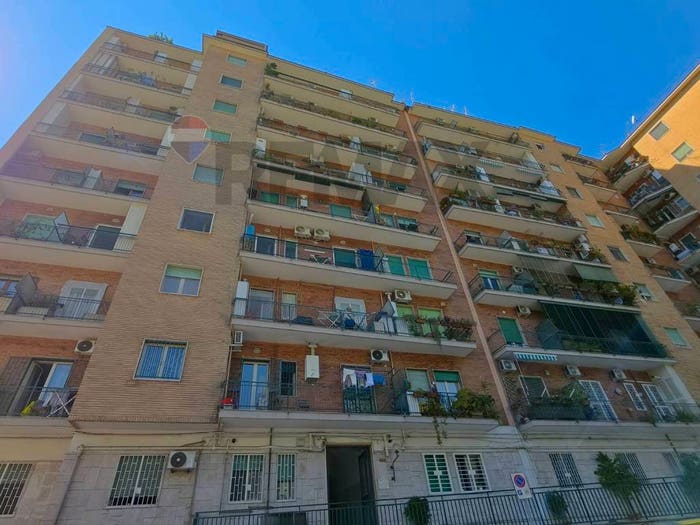 Appartamento trilocale in vendita in Via Consalvo, Fuorigrotta, Napoli