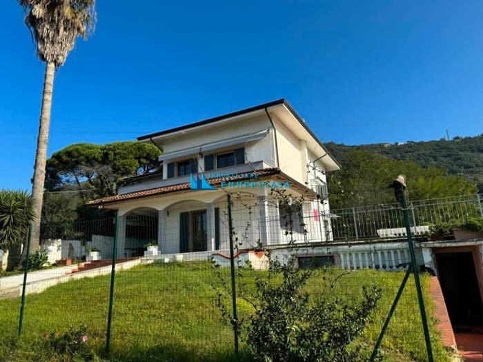 Casa con 6 locali in vendita in Fontia Fossola Fossone, Carrara