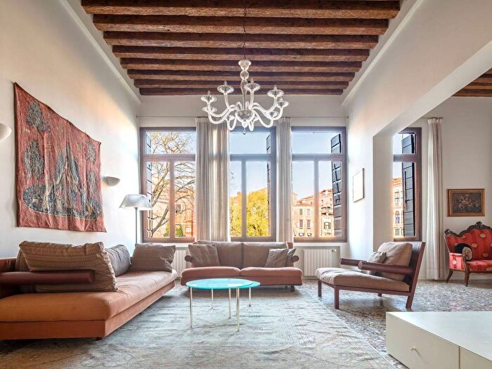 Appartamento con 6 locali in vendita in San Polo, Venezia