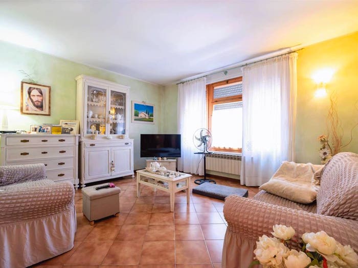 Casa con 6 locali in vendita in Via Giuseppe Mazzini, Centro, Poggio a Caiano