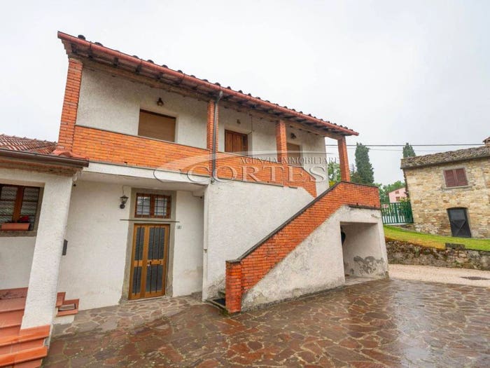 Casa con 6 locali in vendita in località Vignoli, Chiusi della Verna