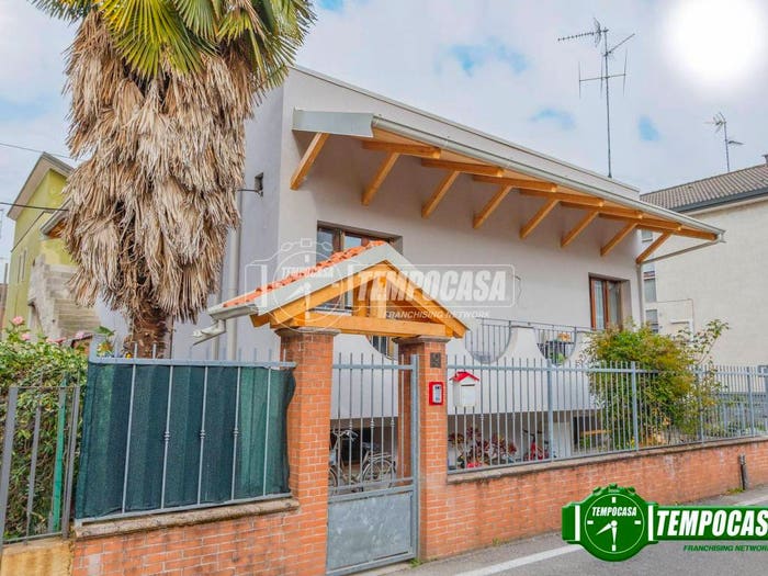 Casa quadrilocale in vendita in Via Alfredo Catalani, Centro, Locate di Triulzi