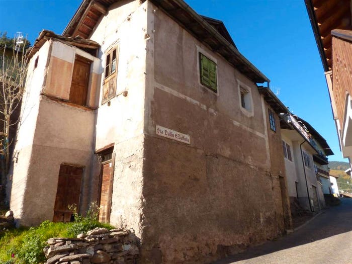 Casa con 6 locali in vendita in VIA DALLALIO G BATTISTA, Centro, Capriana