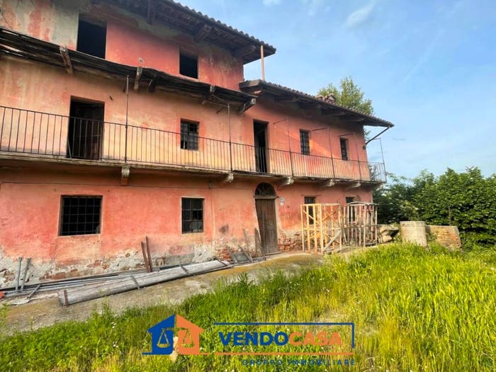 Casa con 6 locali in vendita in Frazione San Nazario, Narzole