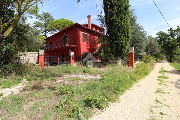Casa con 6 locali in vendita in Vocabolo Casanova, Castelnuovo Di Farfa