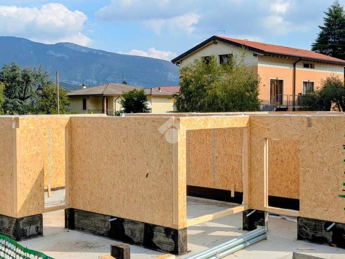 Appartamento trilocale in vendita in Via Monte Baldo, Centro, Caprino Veronese