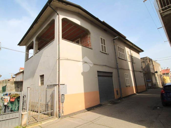 Casa con 6 locali in vendita in Via Genova, Centro, Canino