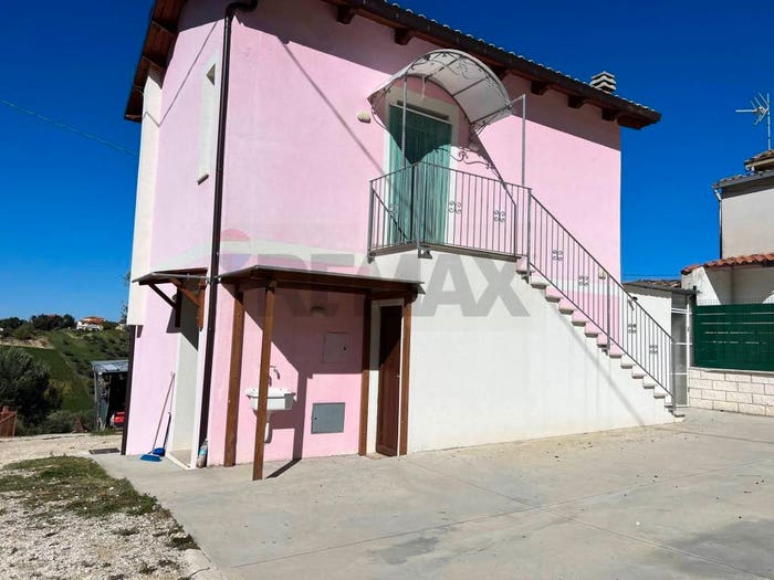 Casa trilocale in vendita in Contrada Cese, Bucchianico