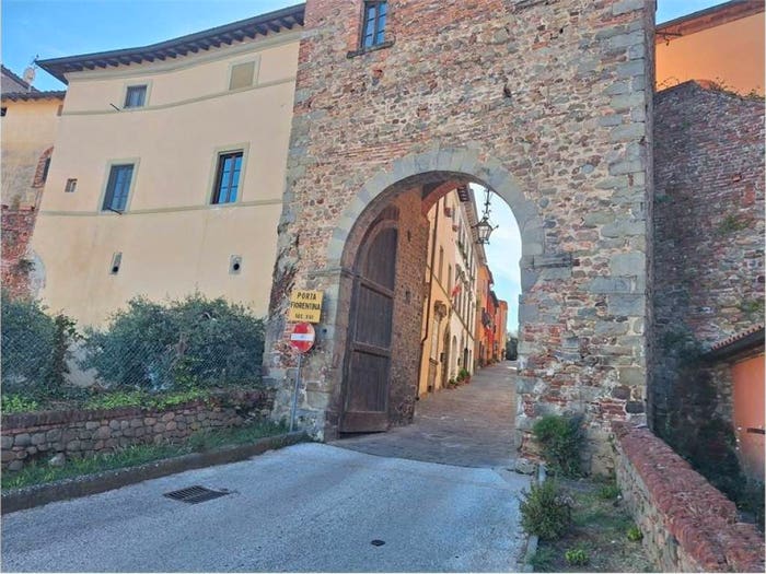 Casa con 6 locali in vendita in Via della Contea, Centro, Montecarlo