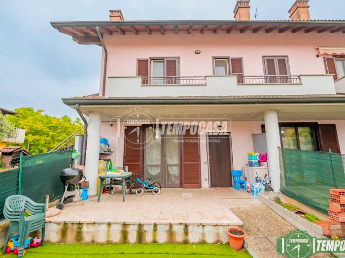Appartamento trilocale in vendita in Via Dante Nicolini, Pieve Fissiraga