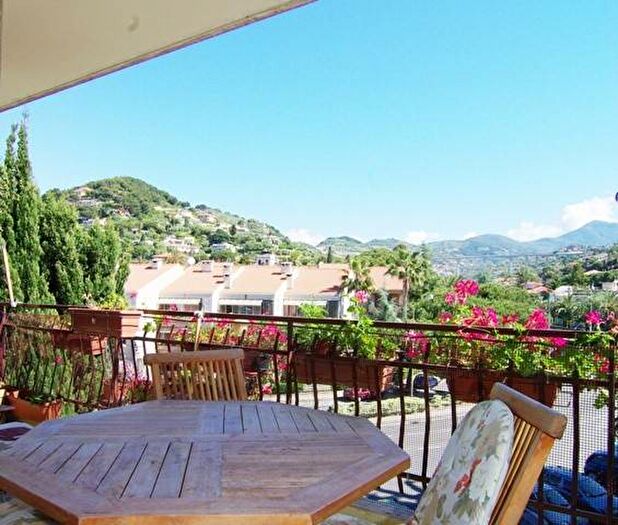 Appartamento trilocale in vendita in Centro, Bordighera