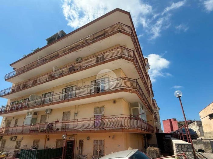 Appartamento quadrilocale in vendita in Via Beniamino Segrè, Pianura, Napoli