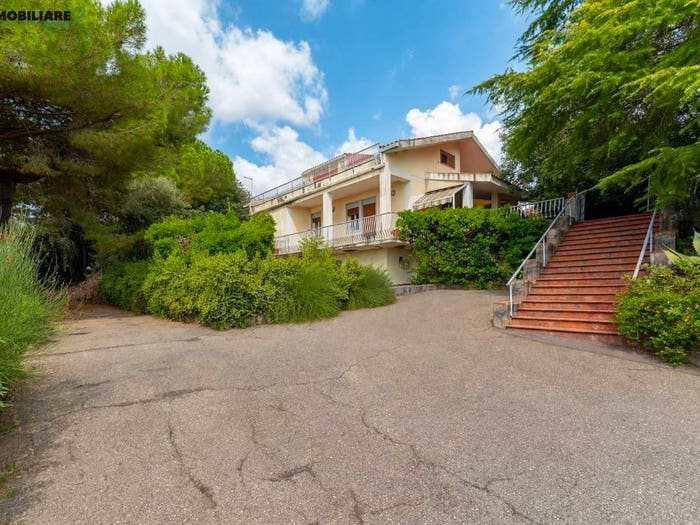 Casa con 6 locali in vendita in Via Francesco Petrarca, Centro, Pedara
