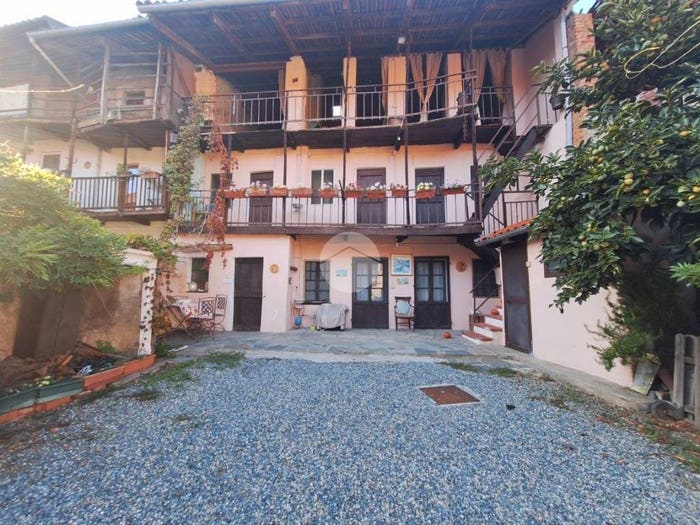 Casa trilocale in vendita in Via Perosio, Centro, Caravino