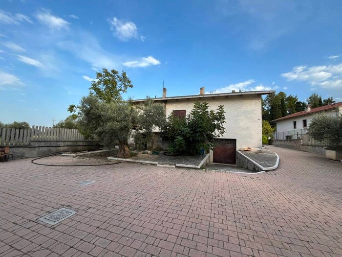 Casa con 6 locali in vendita in Via Santa Maria Arabona, Manoppello
