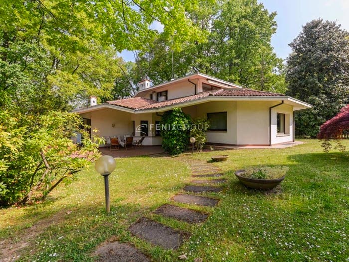 Casa con 6 locali in vendita in via Lambro, Lesmo