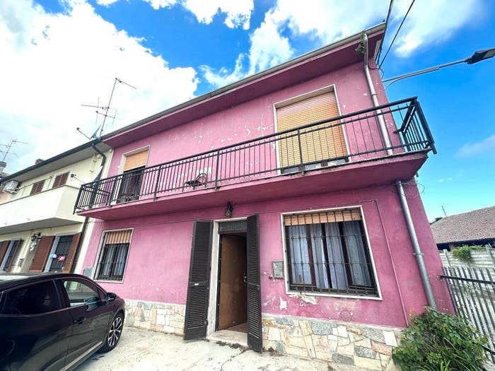 Casa trilocale in vendita in Via Castello, Gerenzago