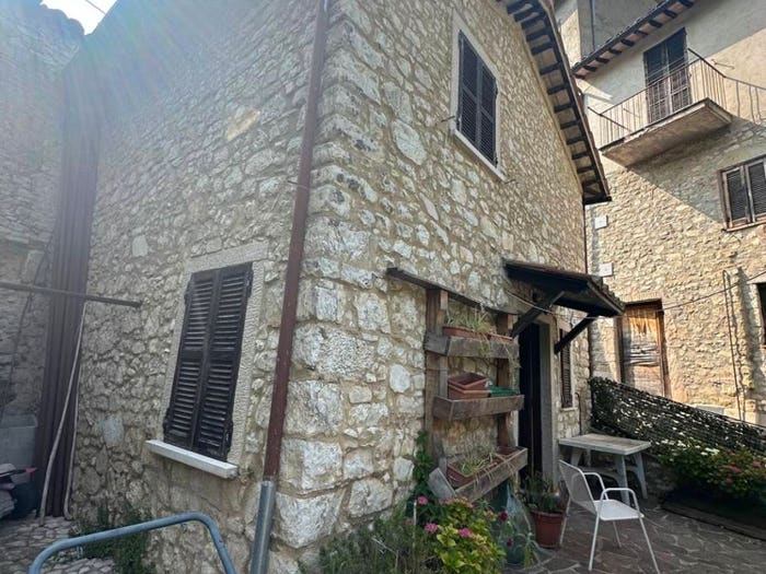 Appartamento trilocale in vendita in Via Colle Ponte, Macenano, Ferentillo