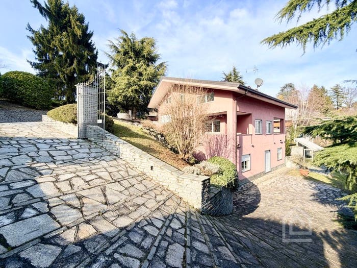 Casa con 6 locali in vendita in Via Rossina, Castagneto Po