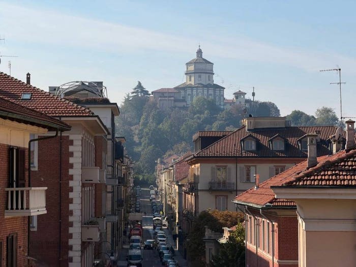Appartamento con 6 locali in vendita in Via Martiri della Libertà, Gran Madre Crimea, Torino