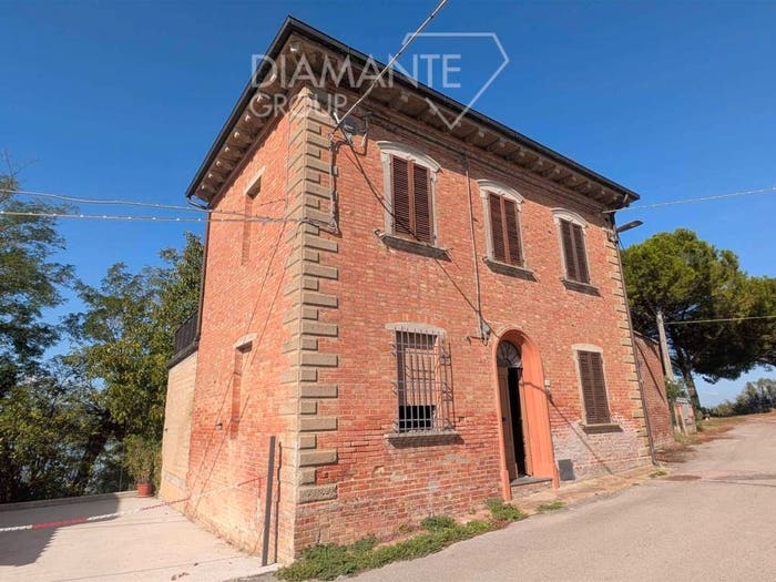 Casa quadrilocale in vendita in Binami, Castiglione del Lago