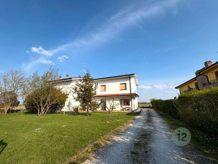 Appartamento trilocale in vendita in Via Quattrocase, Centro, Poggio Rusco