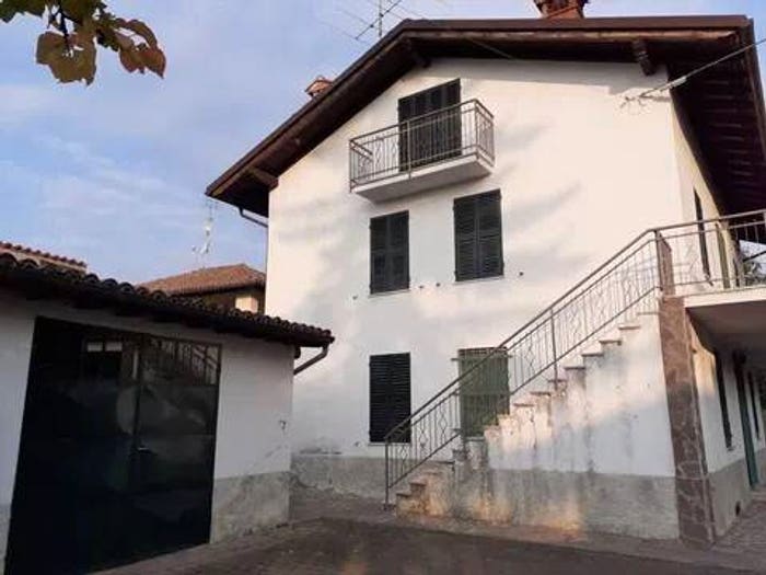 Casa con 6 locali in vendita in Via Ambrogio Doria SNC, Montaldeo