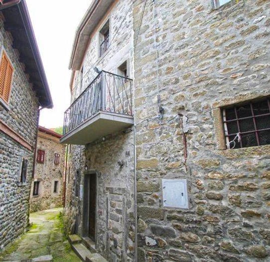 Casa quadrilocale in vendita in Via Alfredo Ricciotti, Codiponte, Casola in Lunigiana