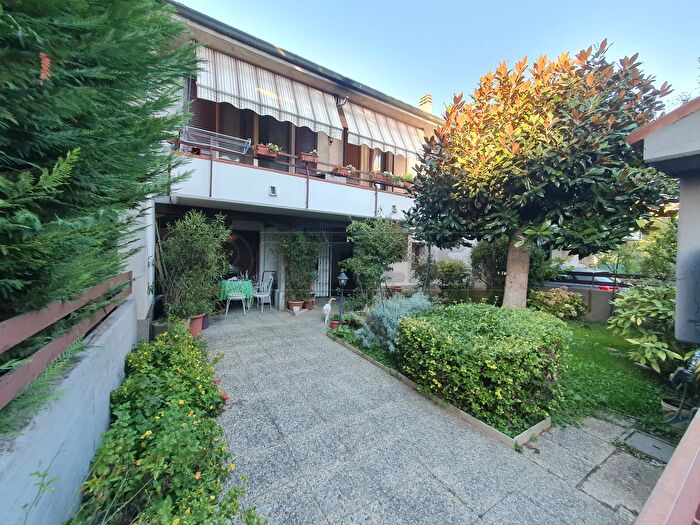 Casa quadrilocale in vendita in Via Miglioli, Sesto Ed Uniti