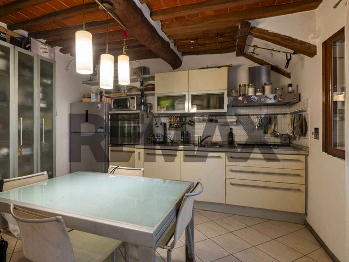 Appartamento quadrilocale in vendita in VIA PERELLI, Levane, Bucine