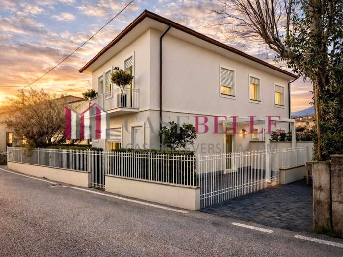 Casa con 5 locali in vendita in Via Pietro Tabarrani, Camaiore Paese, Camaiore