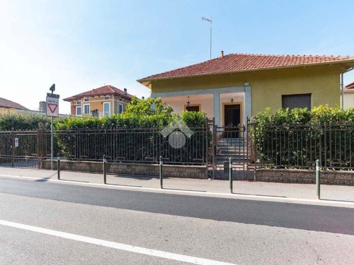 Casa quadrilocale in vendita in Via Battitore, Centro, Ciriè