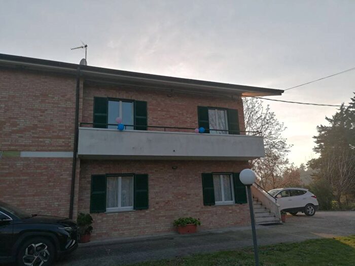 Casa con 6 locali in vendita in Urbino