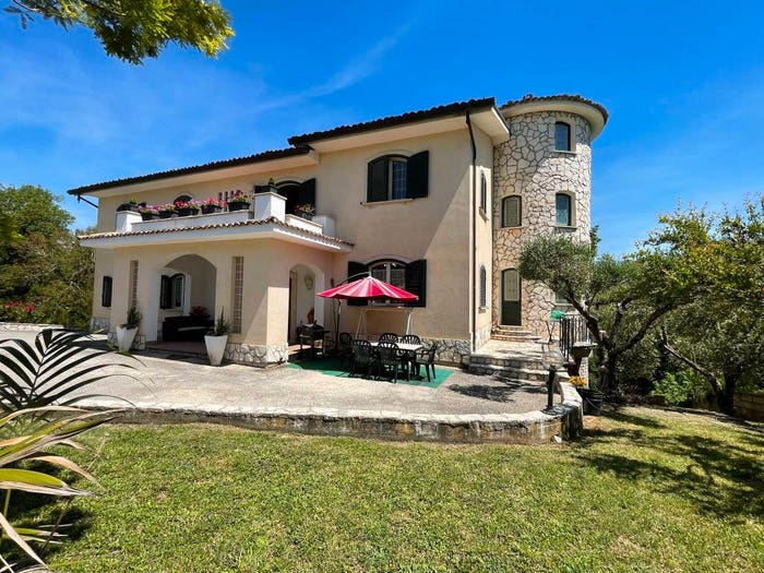 Casa con 6 locali in vendita in Via Sarracina, Casalvieri