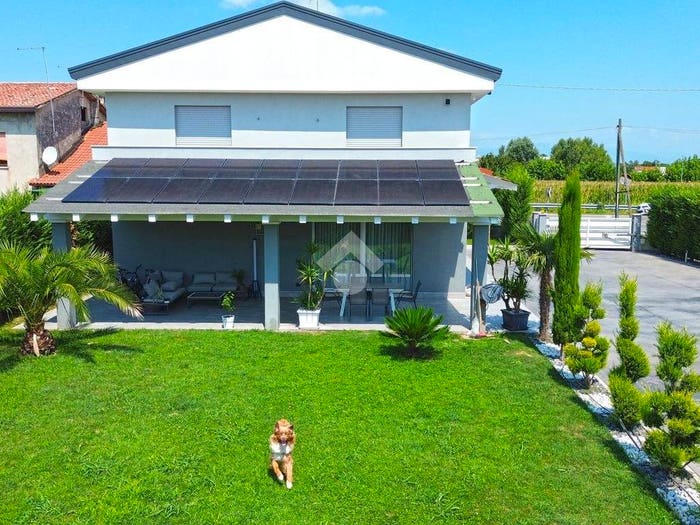 Casa con 6 locali in vendita in Via vittorio veneto, Centro, Curtarolo