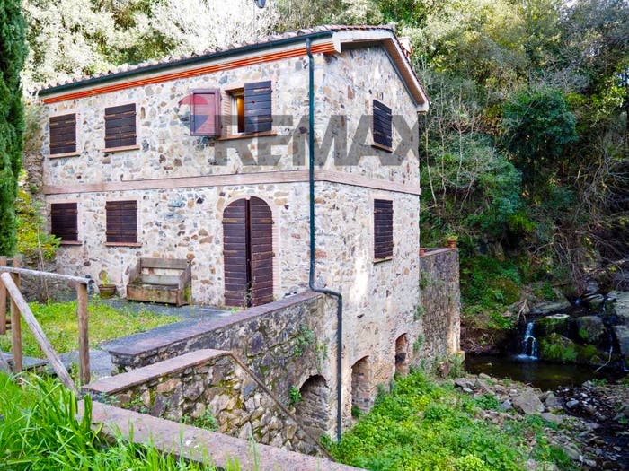 Casa quadrilocale in vendita in Strada comunale di Casavecchia, Castagneto Carducci