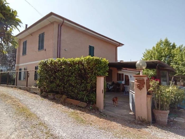 Casa con 6 locali in vendita in Camaiore Paese, Camaiore