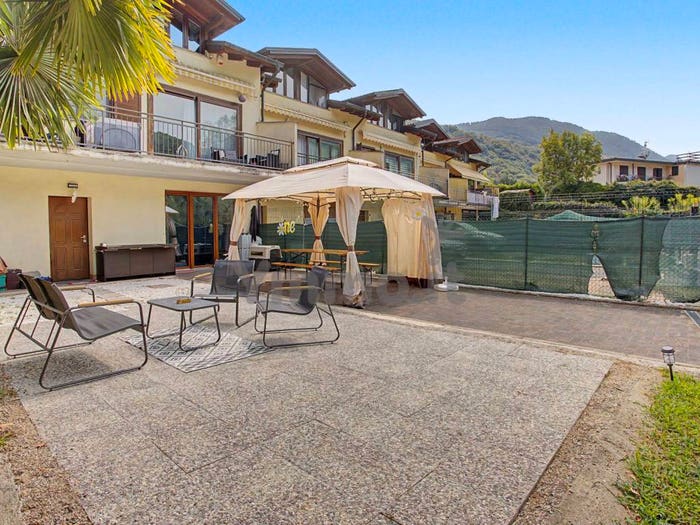 Casa con 6 locali in vendita in Via Privata Lago E, Ghirla, Valganna