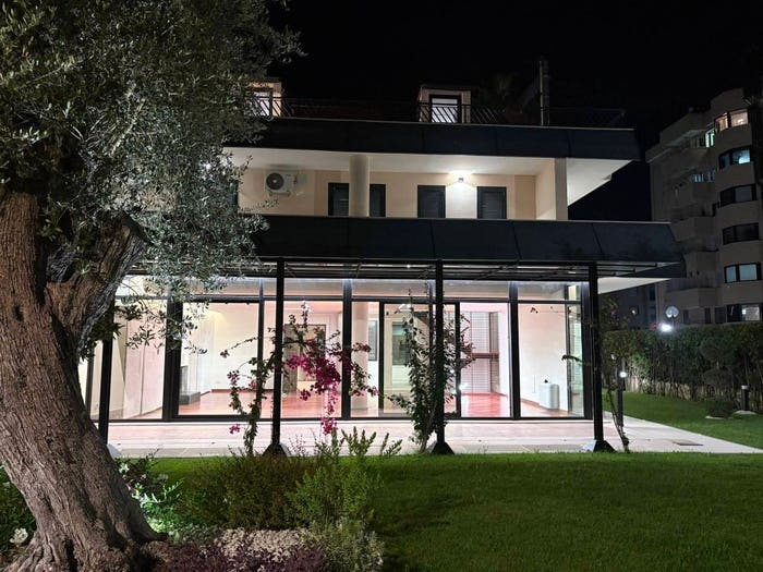 Casa con 6 locali in vendita in Via Michelangelo Buonarroti, Aversa