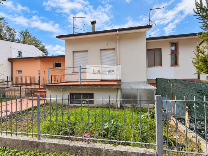 Casa quadrilocale in vendita in Via delle Scuole, Stiava, Massarosa