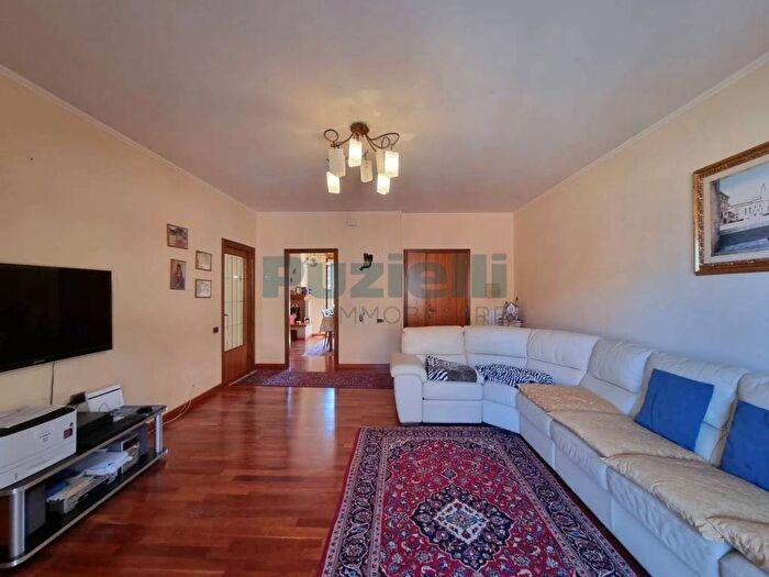 Appartamento con 6 locali in vendita in Via Giovanni Xxiii, Capodarco, Fermo