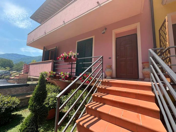 Casa quadrilocale in vendita in Via di Fondovalle, Centro, Gallicano