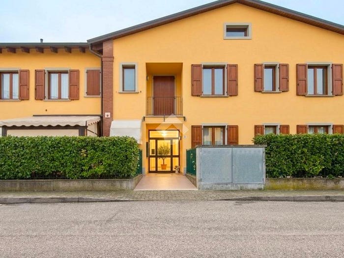 Appartamento trilocale in vendita in Via Primo Maggio, Galliera