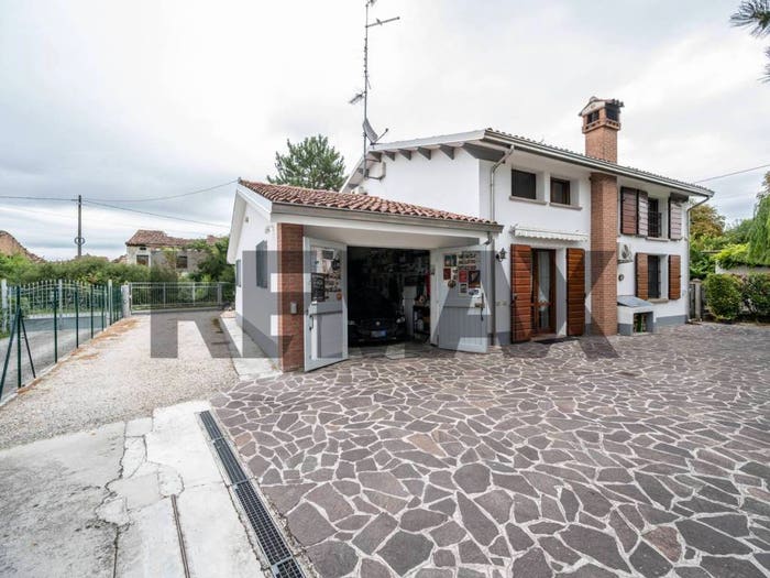 Casa con 5 locali in vendita in Via Oldella, Guastalla