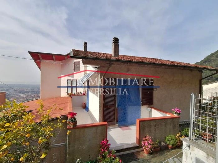 Casa quadrilocale in vendita in Strada Provinciale di Bergola Maggiore, Bergiola Lavacchio, Massa