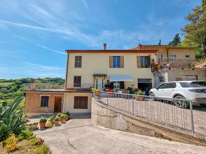Appartamento trilocale in vendita in via Fra' Carnevale, Centro, Urbino