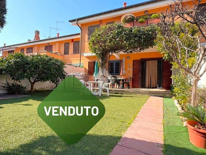 Casa bilocale in vendita in Via delle Azalee, Lido di Cincinnato Sirene, Anzio