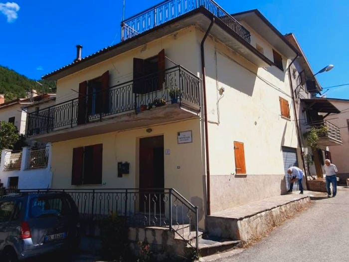 Casa con 6 locali in vendita in Via D Rinaldi, Fiamignano
