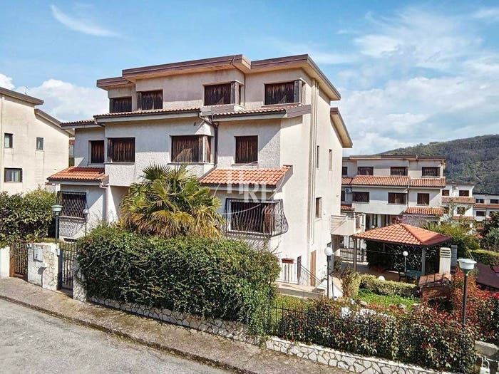 Casa con 6 locali in vendita in Via San Paolo, Tivolille Pasquali Merenzata, Mendicino
