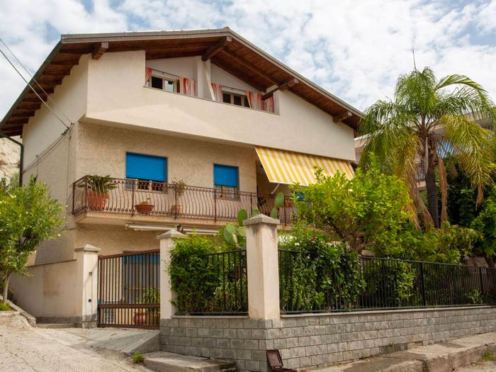 Casa con 6 locali in vendita in Via Vena, Bova Marina